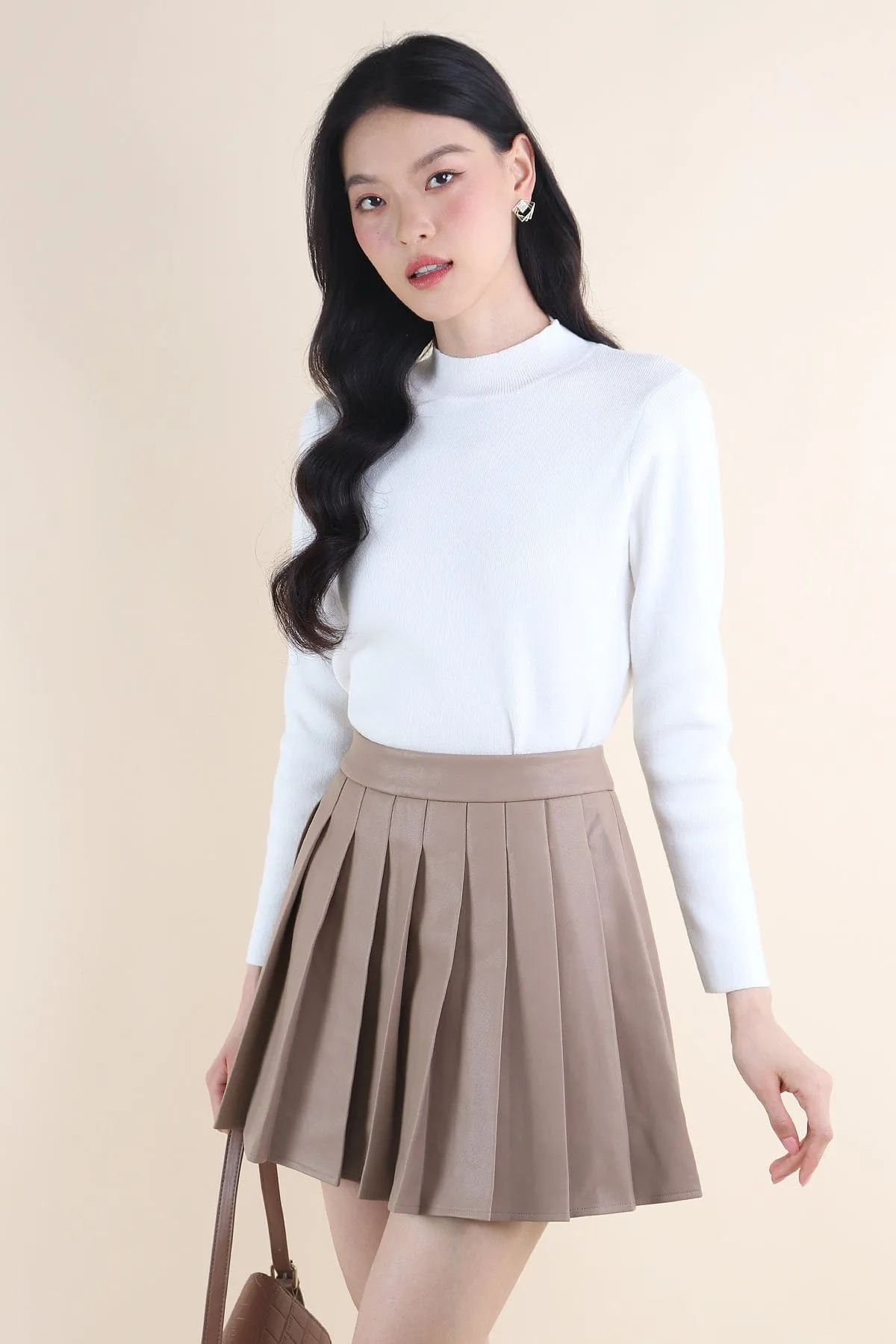 REMY PLEATED LEATHER SKORTS IN KHAKI