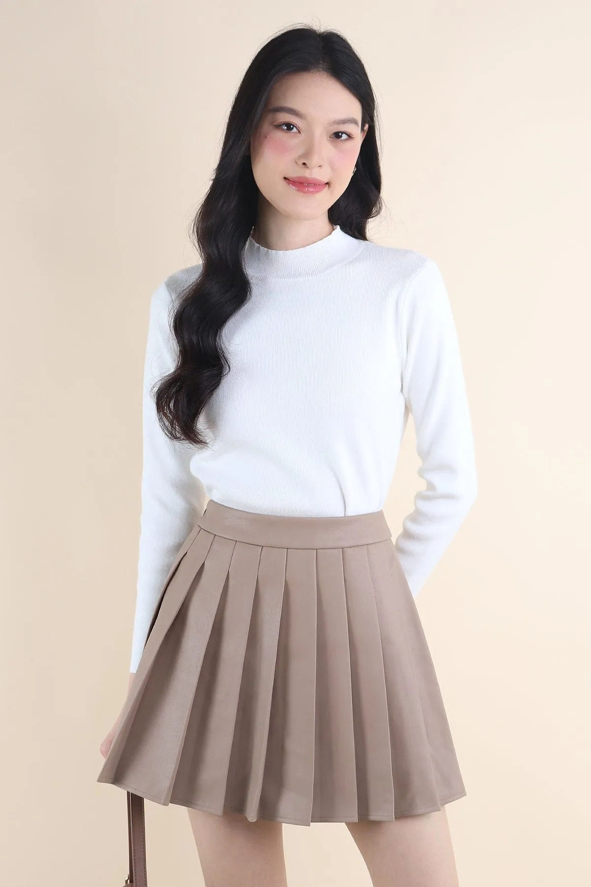 REMY PLEATED LEATHER SKORTS IN KHAKI