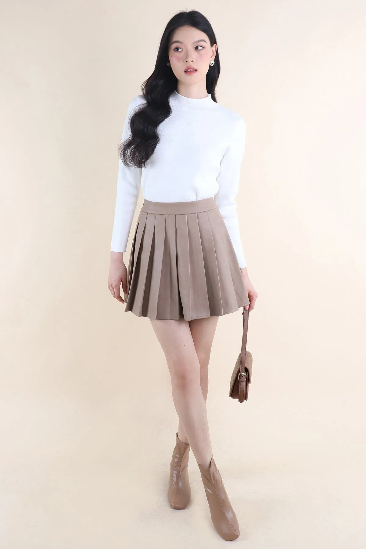 REMY PLEATED LEATHER SKORTS IN KHAKI