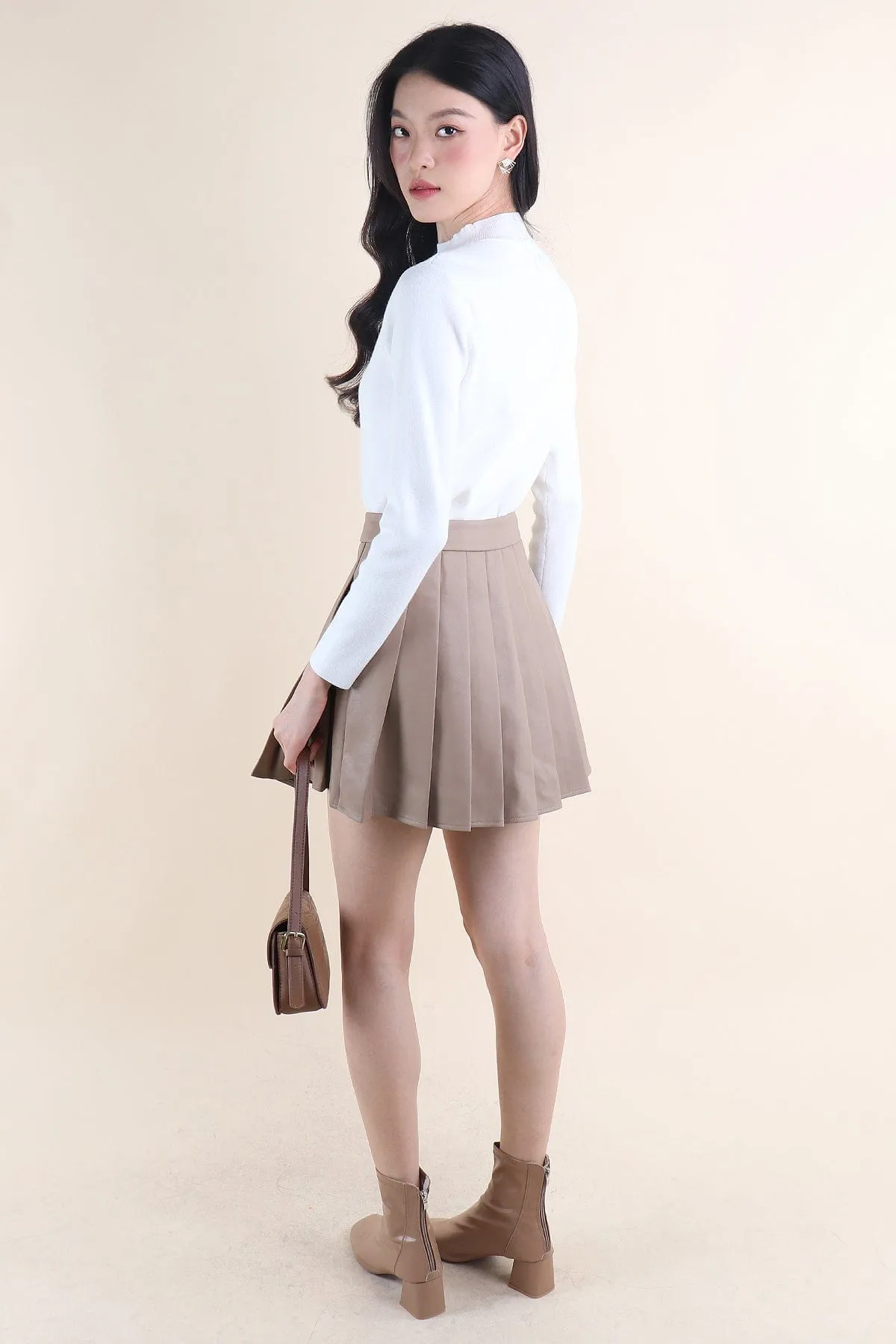 REMY PLEATED LEATHER SKORTS IN KHAKI